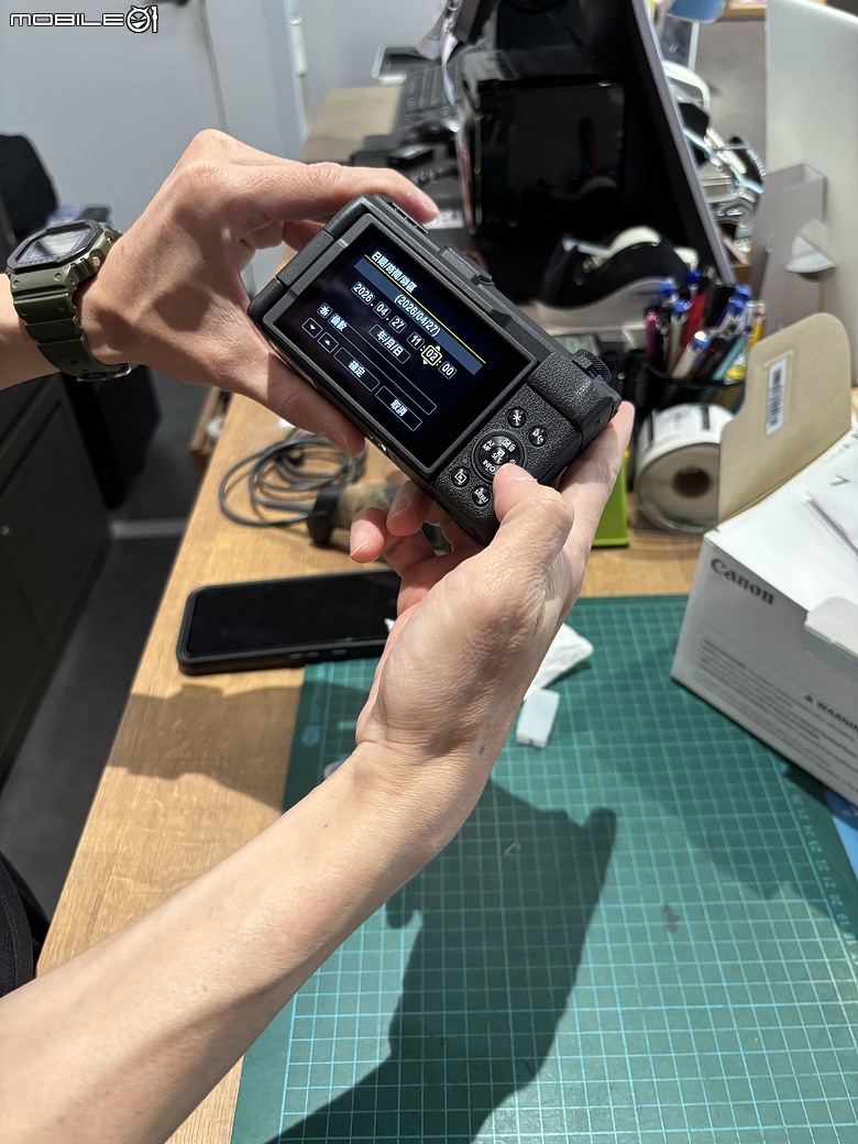 Canon PowerShot V1｜一通像詐騙的電話，讓我抽中相機75折，還順手搞定 App 中文化