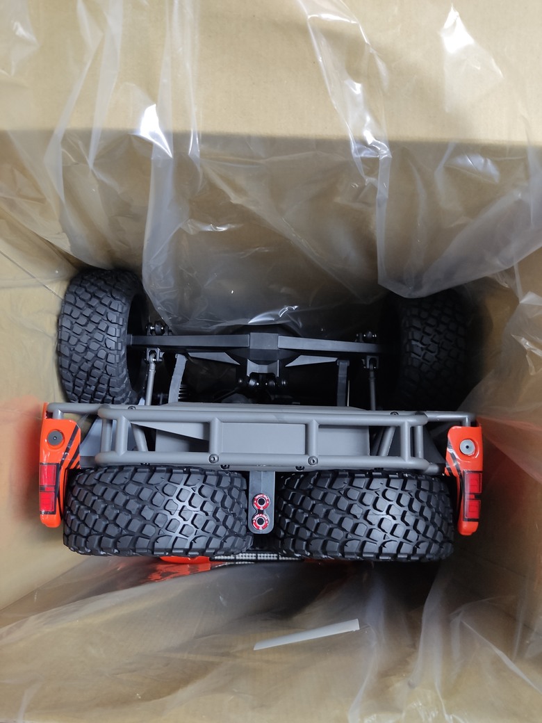Traxxas 1/7 UDR 開箱