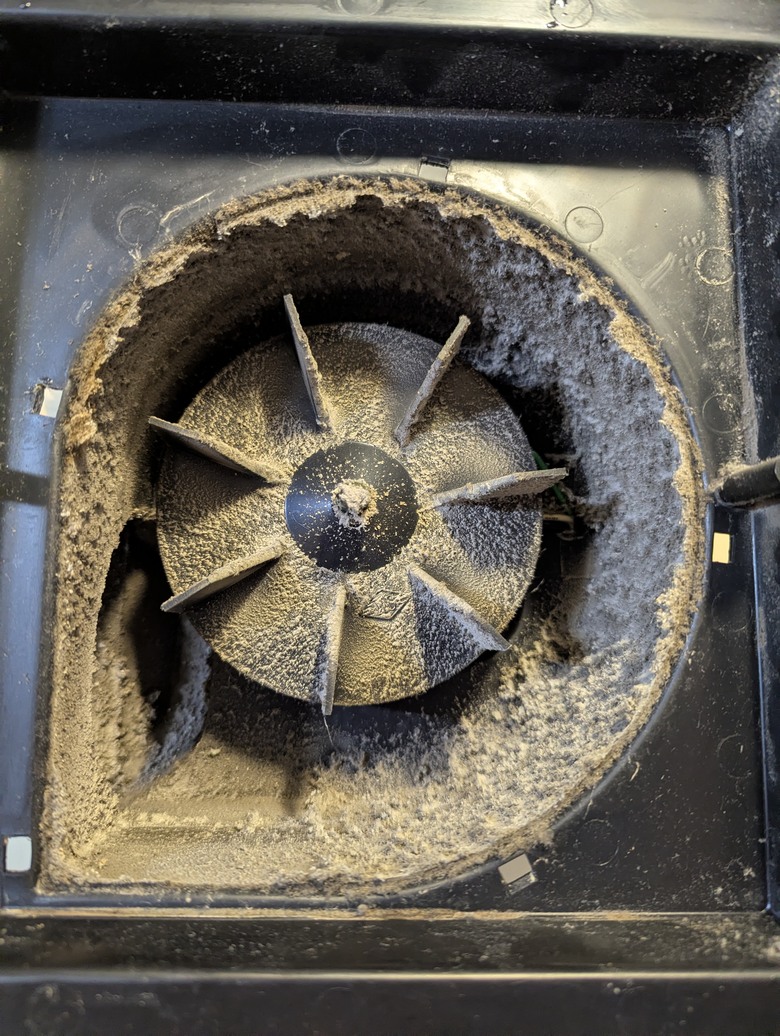 浴廁排氣扇當居家負壓換氣機，清潔完成