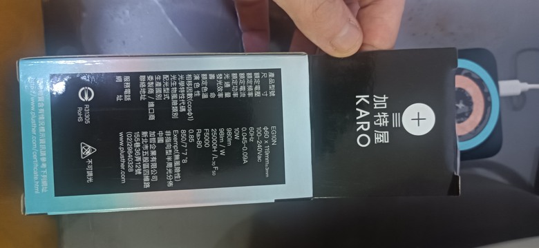 崁燈照射拍照