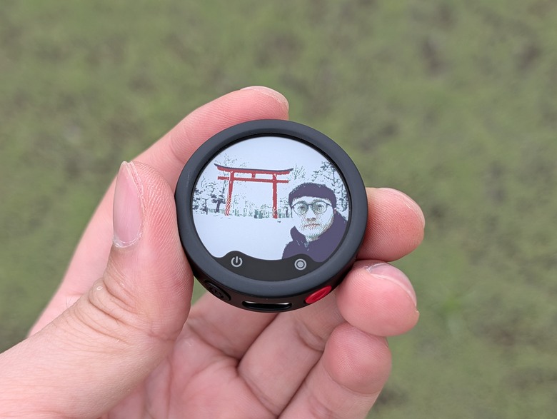 Insta360 Mic Pro 開箱與評測：可自訂螢幕的高音質無線麥克風