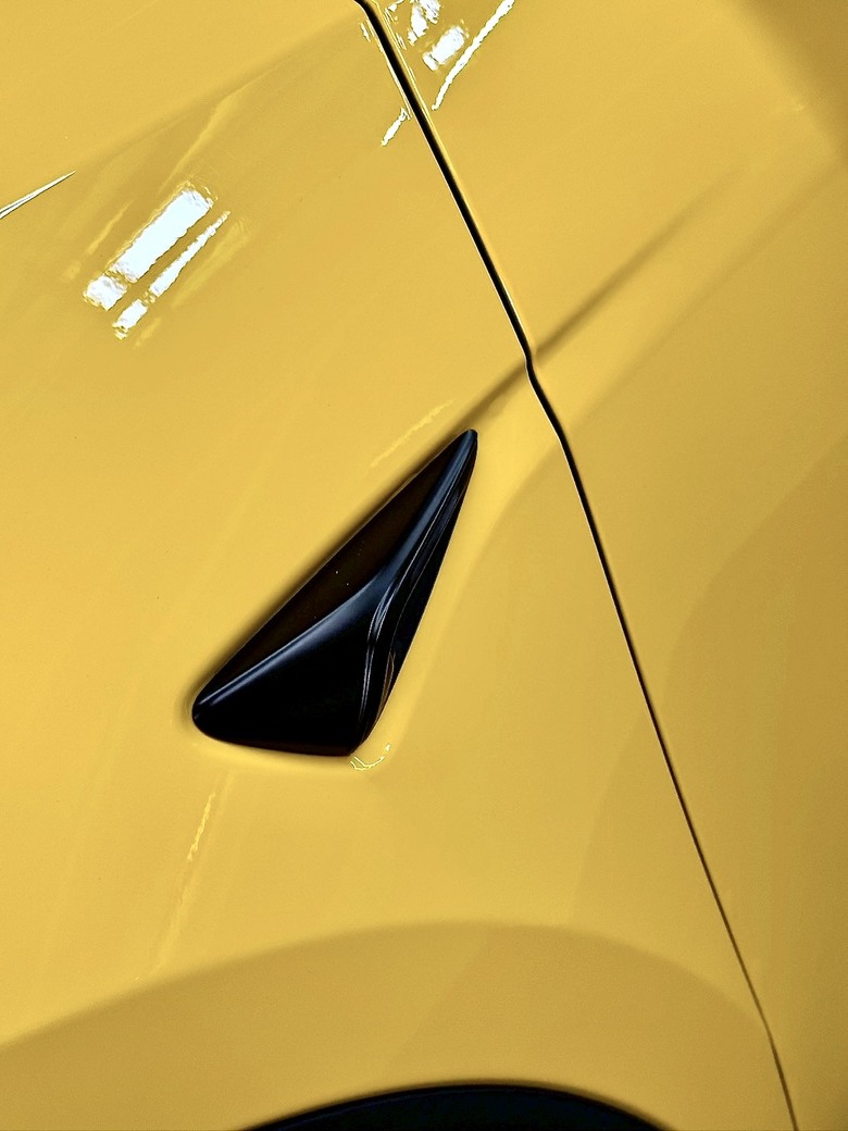 [開箱]嘉義汽車包膜｜ Tesla白TPU＋黃改色膜對照｜收邊工藝近拍，判斷師傅功力好不好！