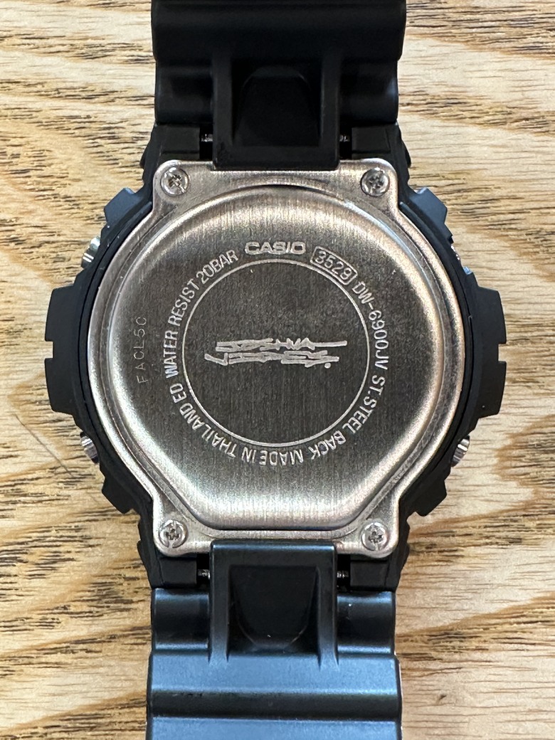 ［開箱］CASIO的創新與經典,機械錶和電子錶雙重衝擊。EFK-110D-2A加DW-6900JV-1DR