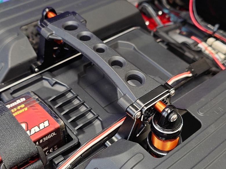 【開箱+改裝】Rlaarlo mk07v2 Jeep Wrangler 式樣 1/7 攀岩遙控車 開箱 + 持續改裝歷程