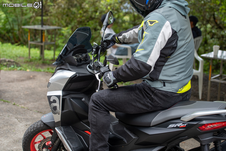 Aprilia SR-GT試駕報告｜沒踏板但很好玩！歐系速克達老車新試！