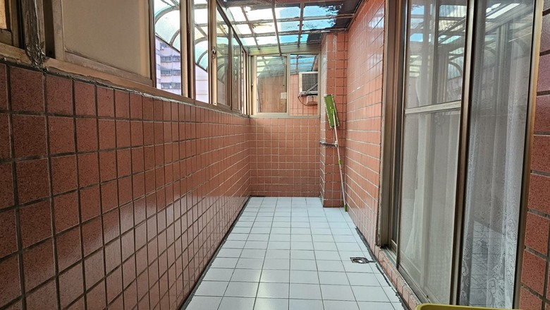 龍騰大地 屋主自售 四房雙陽台平車