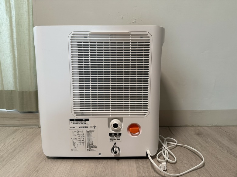 【小宅開箱】除濕機界的顏值擔當？NWT 威技 抽取式除濕機 WDH31B16E 把「倒水」變超輕鬆