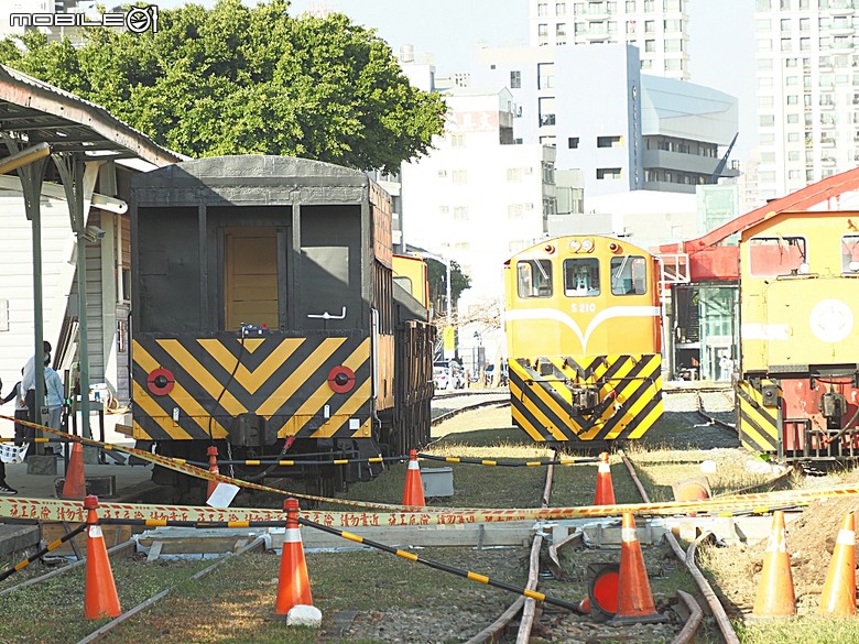 哈瑪星鐵道園區、舊打狗驛故事館、高雄港車站北號誌樓、鐵道園區天空雲台、金馬賓館當代美術館、打狗水道量水器室,附掛2026高雄冬日遊樂園紀實 — 冬日高雄港濱散策 哈瑪星鐵道園區篇