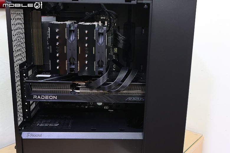 黑色木紋美學，技嘉 X870E AERO X3D DARK WOOD