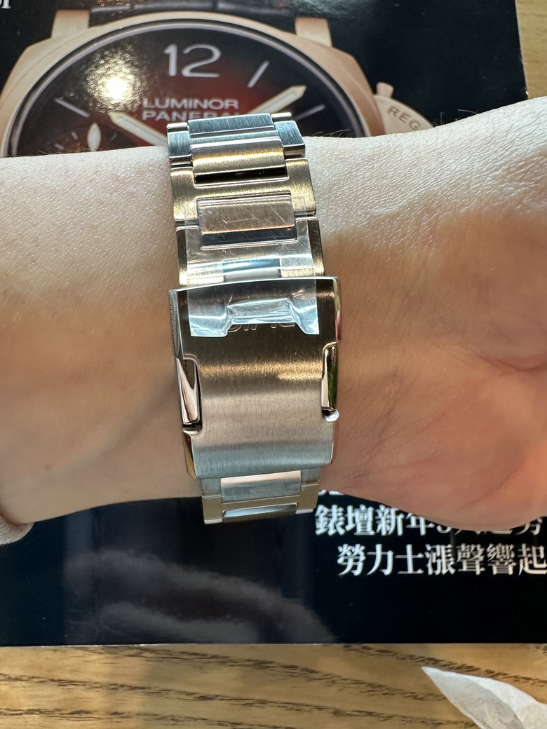 ［開箱］CASIO的創新與經典,機械錶和電子錶雙重衝擊。EFK-110D-2A加DW-6900JV-1DR