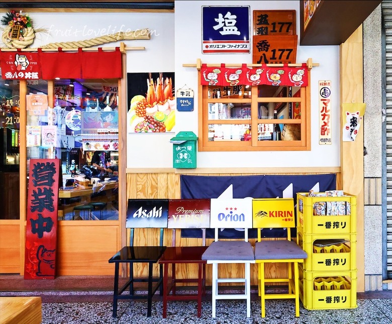 平價日本料理，生熟丼、刺身、炸烤物，無低消續飯湯吃到飽、壽星送生魚片蛋糕，寵物友善