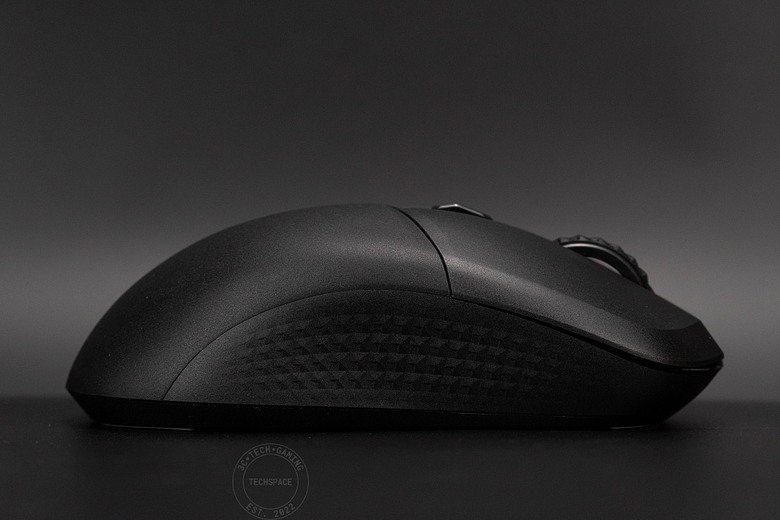 點我看大圖 微星 VERSA 300 WIRELESS 8K 電競滑鼠開箱:66g 超輕量搭 8000Hz 輪詢率、196 小時續航