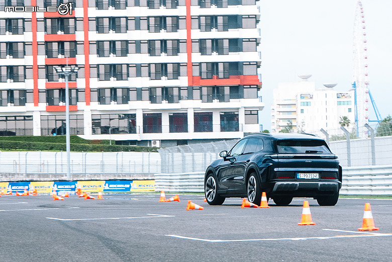 Porsche Cayenne Turbo Electric 賽道試駕｜比想像更快、更狠的純電Cayenne！