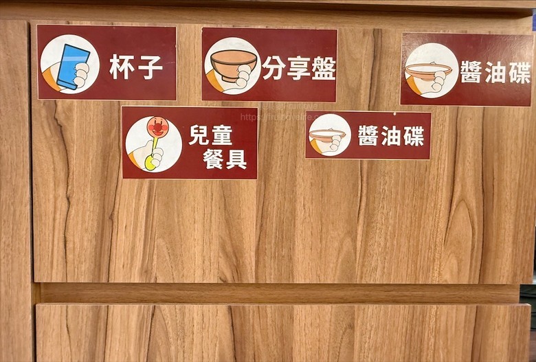 平價日本料理，生熟丼、刺身、炸烤物，無低消續飯湯吃到飽、壽星送生魚片蛋糕，寵物友善