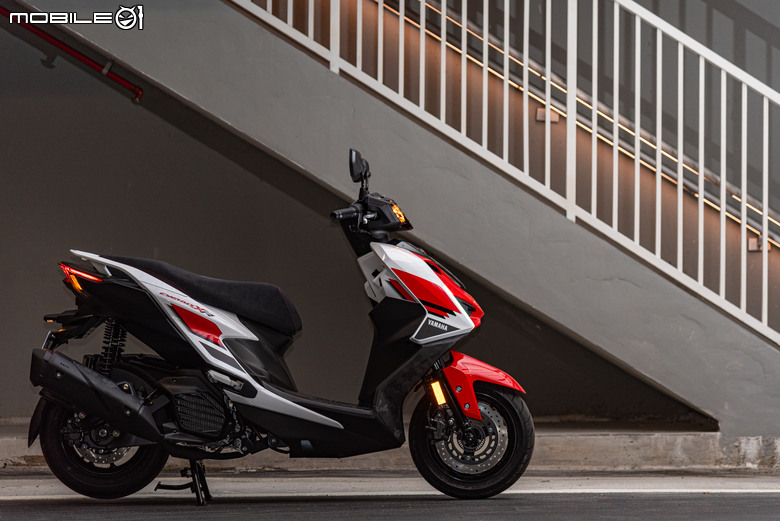 點我看大圖 YAMAHA 七代勁戰 CygnusXR 七十周年特仕版開箱|限量一千兩百台的速度鏈塊來襲!