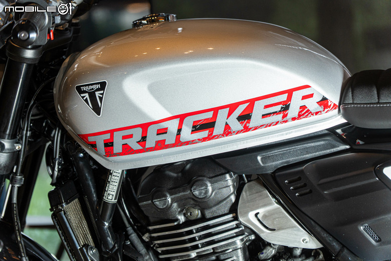 點我看大圖 【採訪】2026 Triumph Tracker 400 建議售價:209,800元,為街頭而生的賽道靈魂。