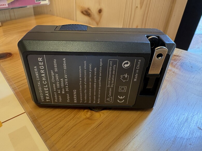 原本只是買相機，結果越買越多｜Canon HG-100TBR、LP-E17 電池與副廠座充入手心得