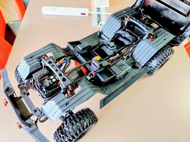 【開箱+改裝】Rlaarlo mk07v2 Jeep Wrangler 式樣 1/7 攀岩遙控車 開箱 + 持續改裝歷程