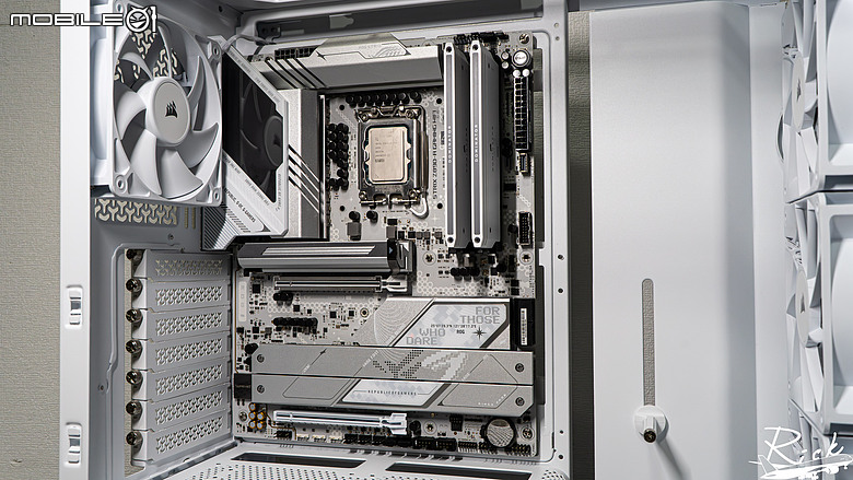 點我看大圖 【開箱】木紋靜謐氣息 | CORSAIR FRAME 4000D WOOD RS WHITE