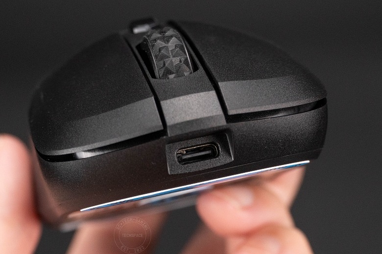 點我看大圖 微星 VERSA 300 WIRELESS 8K 電競滑鼠開箱:66g 超輕量搭 8000Hz 輪詢率、196 小時續航