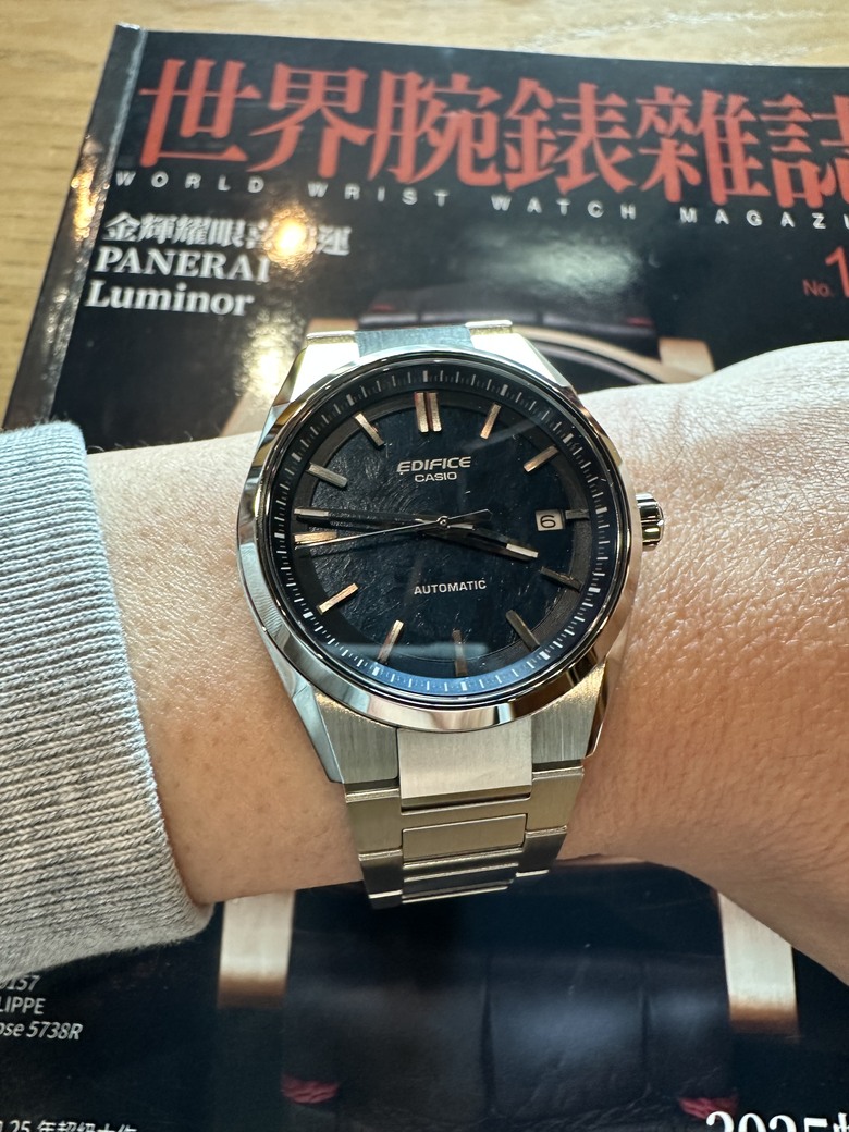 ［開箱］CASIO的創新與經典,機械錶和電子錶雙重衝擊。EFK-110D-2A加DW-6900JV-1DR