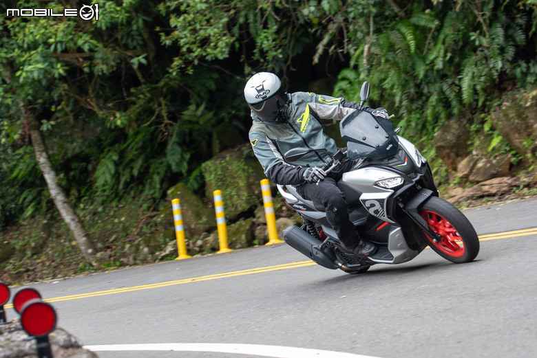 Aprilia SR-GT試駕報告｜沒踏板但很好玩！歐系速克達老車新試！