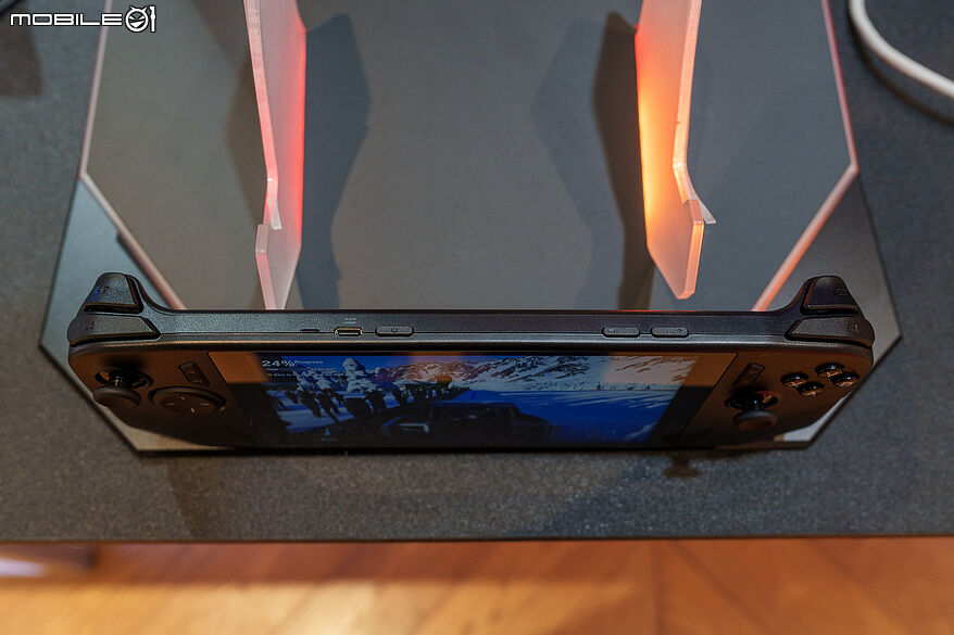 【Computex 2026】Acer Predator Atlas 8 實機動手玩 Intel Arc G3 Extreme 處理器帶來效能大升級