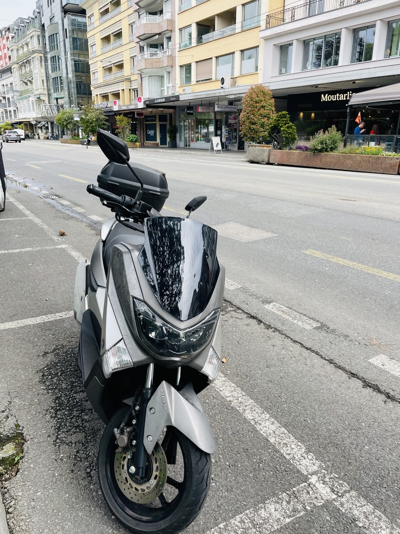日內瓦湖旁的台灣機車...