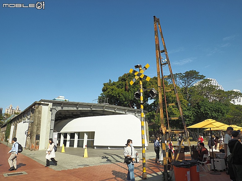 駁二藝術特區(蓬萊倉庫、大勇倉庫、大義倉庫)、大港橋、哈瑪星台灣鐵道館、典藏駁二餐廳 ARTCO、李家圓仔湯 — 冬日高雄港濱散策 駁二篇