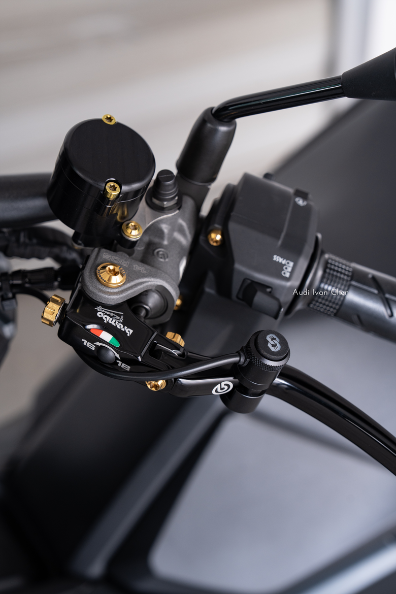 ADV350 改裝心得|Andreani 前叉+Öhlins 後避震全面升級