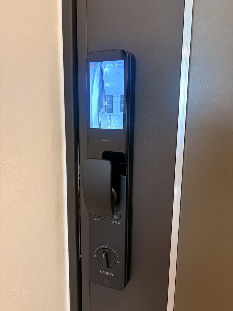 我終於換掉建商附的電子鎖（磁扣/密碼真的不夠用）