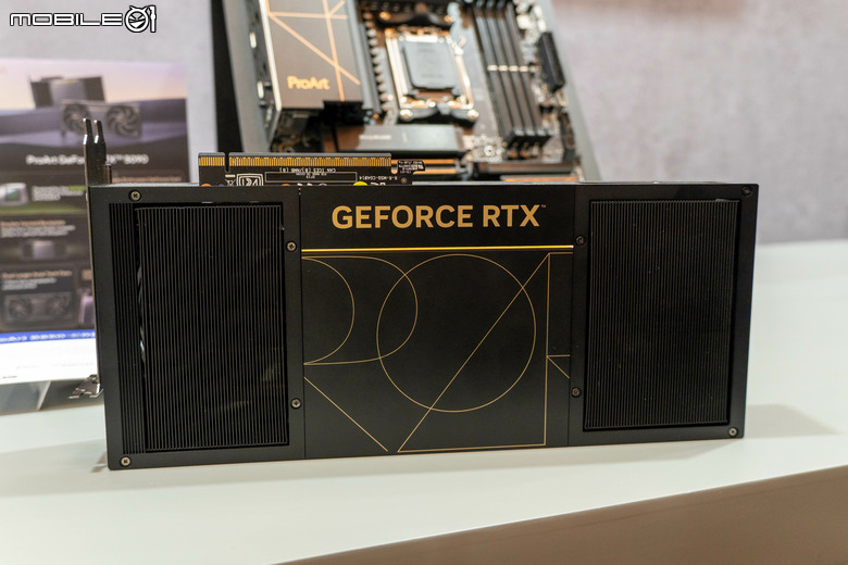 華碩推出 ProArt RTX 5090 OC Edition 顯示卡 在 2.5 Slot 厚度內具備雙導風散熱技術 提供內容創作者更高效能