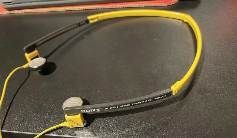 以前有一種耳機叫做垂直入耳式