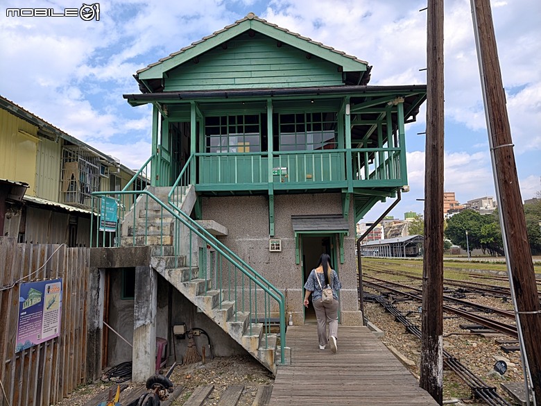 哈瑪星鐵道園區、舊打狗驛故事館、高雄港車站北號誌樓、鐵道園區天空雲台、金馬賓館當代美術館、打狗水道量水器室,附掛2026高雄冬日遊樂園紀實 — 冬日高雄港濱散策 哈瑪星鐵道園區篇