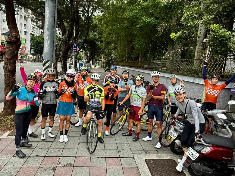 跟著SCC車隊賴神順騎如來神掌，KHS vitamin E輕旅行