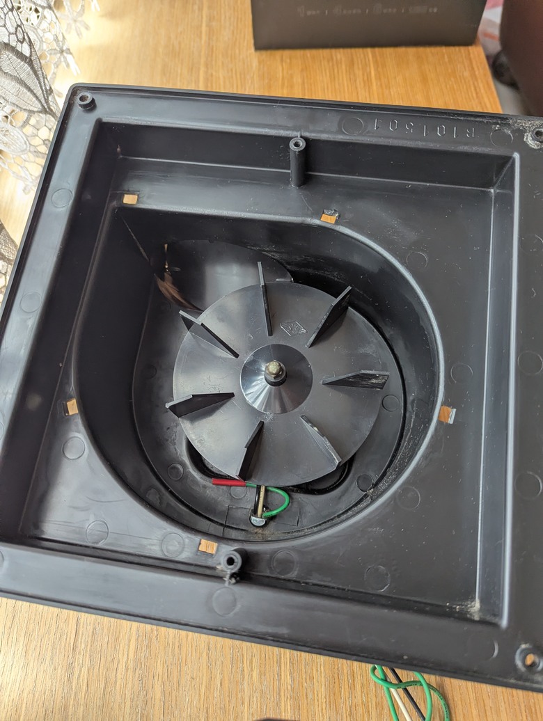 浴廁排氣扇當居家負壓換氣機，清潔完成