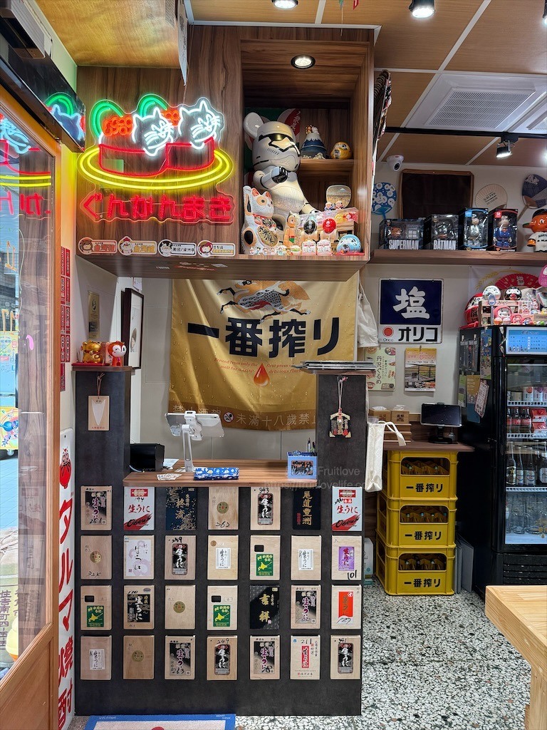 平價日本料理，生熟丼、刺身、炸烤物，無低消續飯湯吃到飽、壽星送生魚片蛋糕，寵物友善