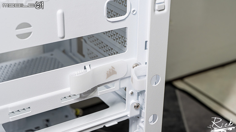 點我看大圖 【開箱】木紋靜謐氣息 | CORSAIR FRAME 4000D WOOD RS WHITE
