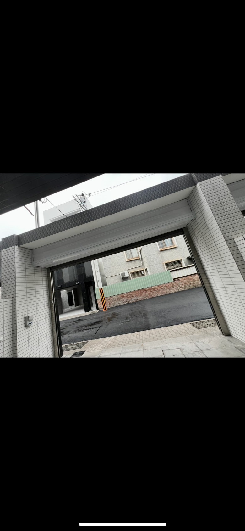 買房時說會電纜地下化，交屋卻多一隻電線桿，建商叫住戶自行聯繫台電？