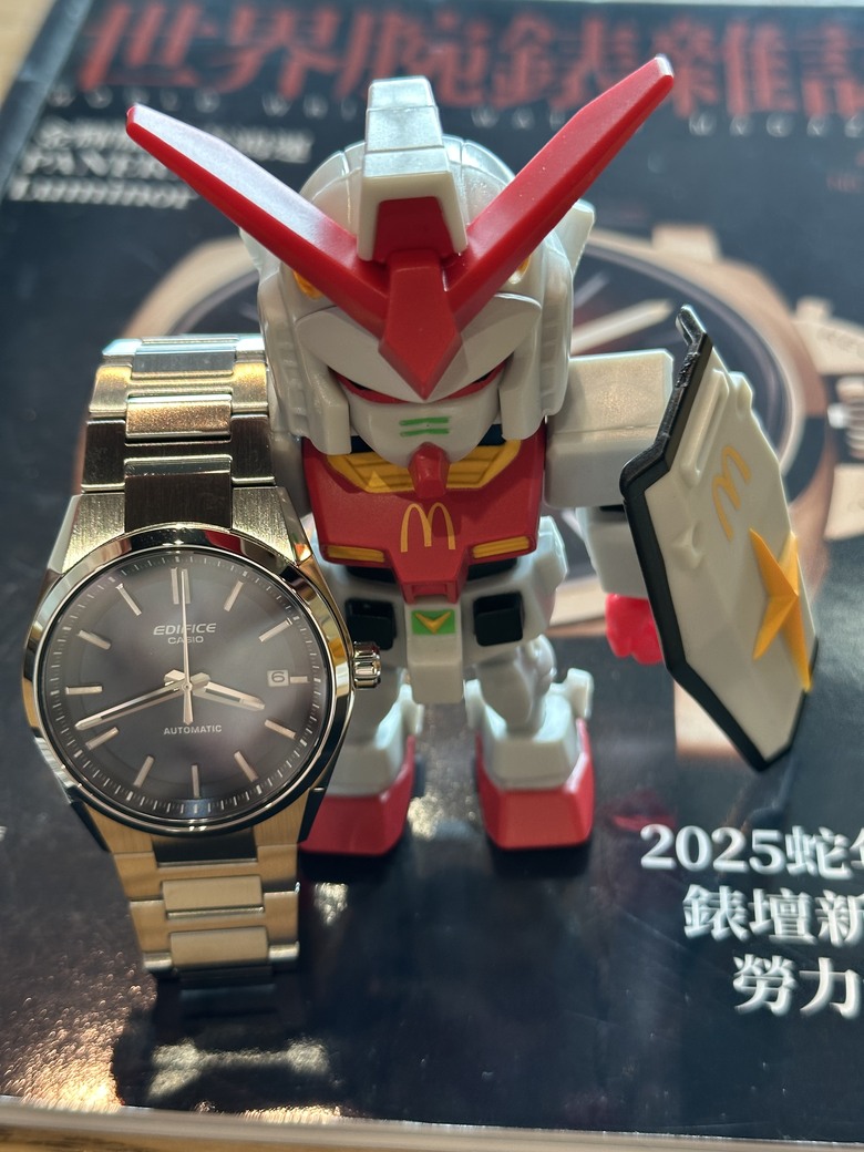 ［開箱］CASIO的創新與經典,機械錶和電子錶雙重衝擊。EFK-110D-2A加DW-6900JV-1DR