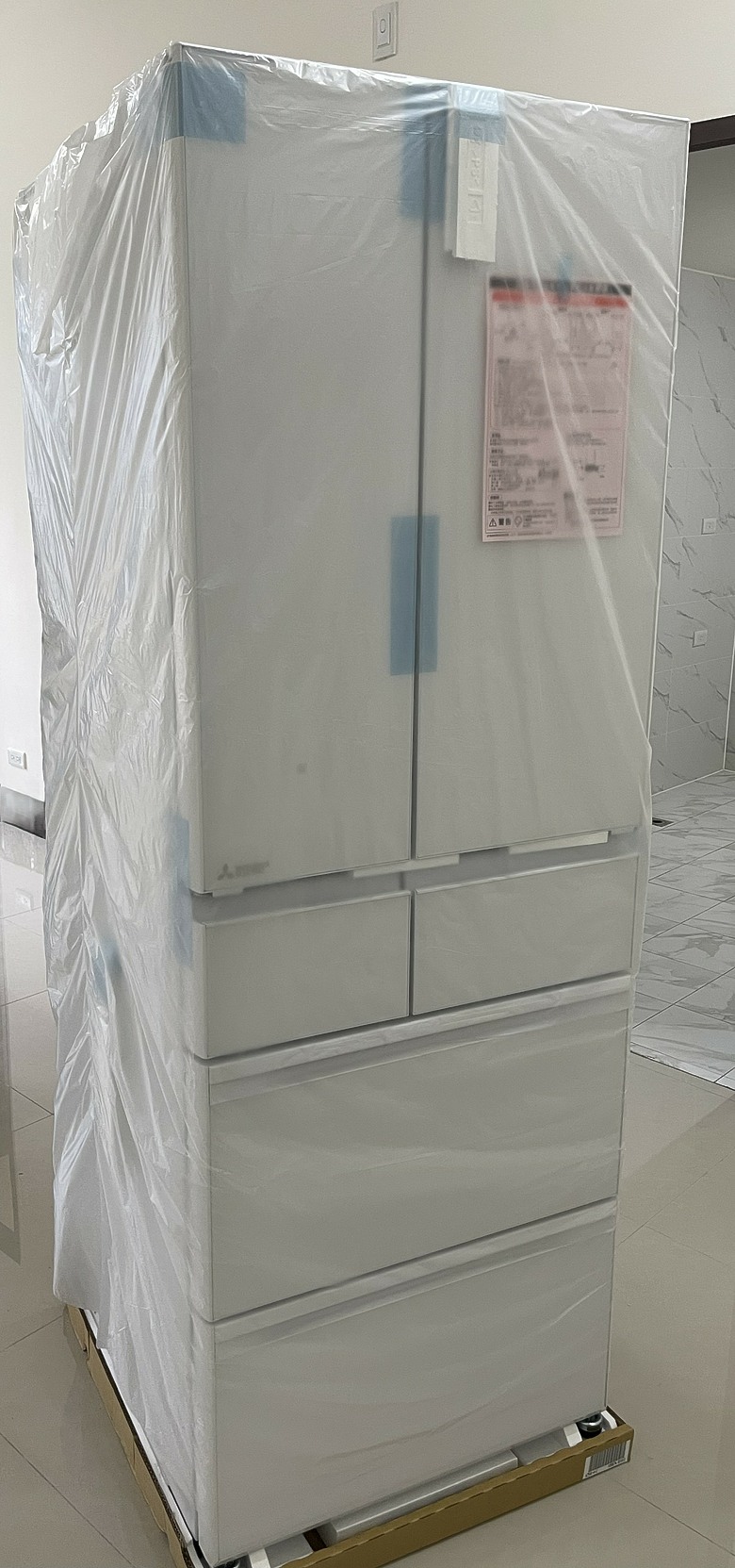 【試用】三菱電機日製電冰箱 MR-WZ54K 安裝篇-日式匠心工藝打造鏡面質感