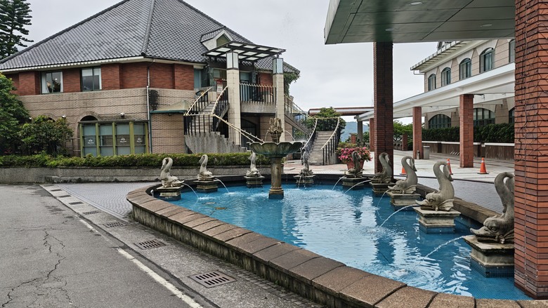 北海岸一日遊 - 金山享魚路午餐 / 金山老街閒逛 / 陽明山天籟飯店泡溫泉 / 老梅綠石槽觀景