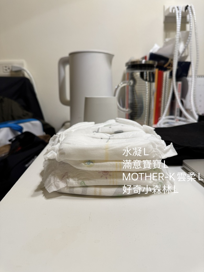點我看大圖 最近幫寶寶換日用褲型尿布的一些心得(水凝/滿意/MOTHER-K/好奇)