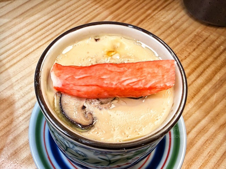 平價日本料理，生熟丼、刺身、炸烤物，無低消續飯湯吃到飽、壽星送生魚片蛋糕，寵物友善