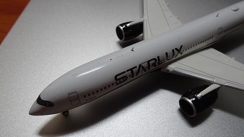 【開箱】1/400 金屬客機模型