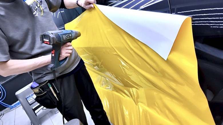 [開箱]嘉義汽車包膜｜ Tesla白TPU＋黃改色膜對照｜收邊工藝近拍，判斷師傅功力好不好！