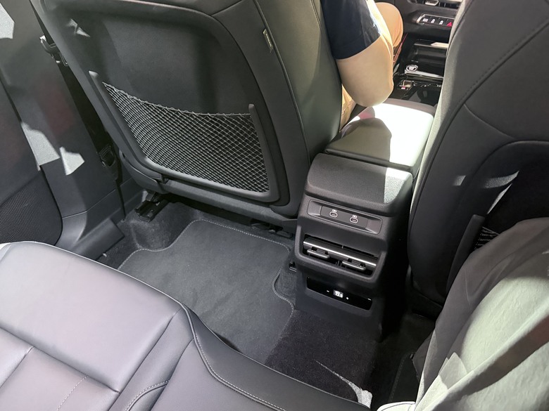 點我看大圖 摸到新奧迪Q3實車後心得