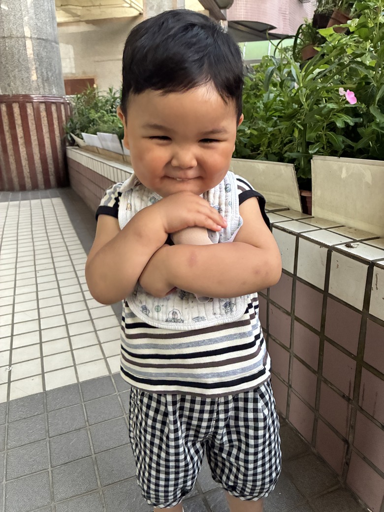 點我看大圖 【小宅開箱】2 歲小孩的新室友!SHARP 小獴友 Poketomo 口袋陪伴機器人開箱領養