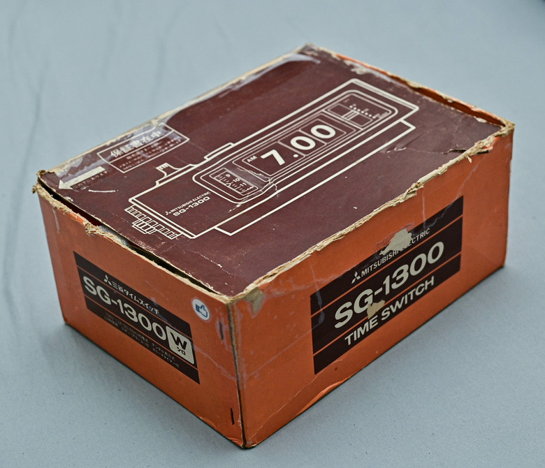 [開箱]全新三菱電機 SG-1300 翻頁鐘開箱分享