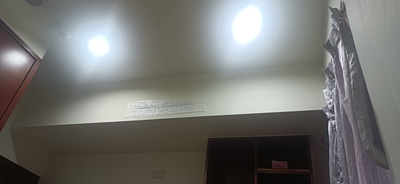崁燈照射拍照